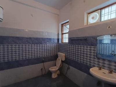 Bathroom Image of 1200 Sq.ft 2 BHK Builder Floor for rent in Gomti Nagar Lucknow for Rs. 36000