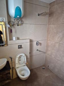 Bathroom Image of 900 Sq.ft 2 BHK Builder Floor for rent in Janakpuri New Delhi for Rs. 40000