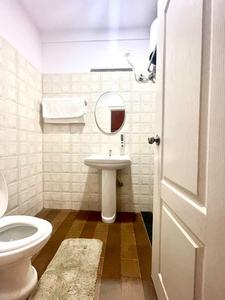 Bathroom Image of 1800 Sq.ft 3 BHK Apartment / Flat for rent in Shreeji Sadan Residency, Zadeshwar Bharuch for Rs. 17500