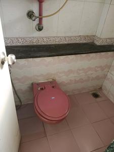 Common Bathroom Image of 747 Sq.ft 2 BHK Apartment / Flat for rent in Colaba Mumbai for Rs. 100000