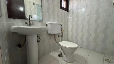 Bathroom Image of 920 Sq.ft 2 BHK Apartment / Flat for sale in Gaurs Green Vista, Indirapuram Ghaziabad for Rs. 10600000