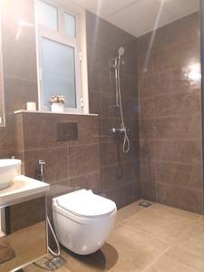 Common Bathroom Image of 1090 Sq.ft 2 BHK Apartment / Flat for sale in VTP Dolce Vita, Kharadi Annex Pune for Rs. 9000000