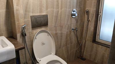 Bathroom Image of 700 Sq.ft 1 BHK Apartment / Flat for sale in Lodha Amara, Kolshet Thane for Rs. 7100000