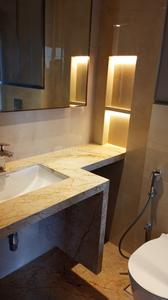 Bathroom Image of 1600 Sq.ft 4 BHK Apartment / Flat for sale in Juhu Mumbai for Rs. 110000000