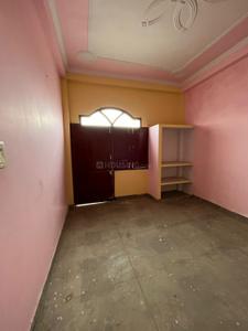 Bedroom Image of 1200 Sq.ft 4 BHK Apartment / Flat for rent in Karim Ganj Lucknow for Rs. 10000