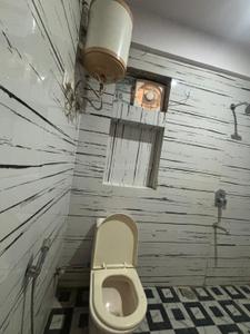 Bathroom Image of 600 Sq.ft 1 RK Builder Floor for rent in Sector 21 Gurgaon for Rs. 20000