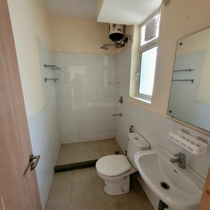 Bathroom Image of 1600 Sq.ft 4 BHK Apartment / Flat for rent in DLF Express Greens, Manesar Gurgaon for Rs. 36000
