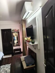 Hall Image of 1042 Sq.ft 2 BHK Apartment / Flat for sale in Mahagun Moderne, Sector 78 Noida for Rs. 15500000