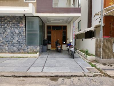 Car Garage Image of 3340 Sq.ft 4 BHK Villa for rent in Vulcan Golden Crest, Gachibowli Hyderabad for Rs. 95000