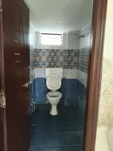 Bathroom Image of 600 Sq.ft 1 BHK Apartment / Flat for rent in Jubilee Hills Hyderabad for Rs. 16001