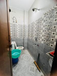 Bathroom Image of 450 Sq.ft 2 BHK Independent House for rent in Uttam Nagar New Delhi for Rs. 10000