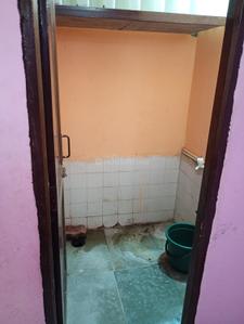 Bathroom Image of 275 Sq.ft 1 RK Apartment / Flat for rent in Govandi Mumbai for Rs. 10000