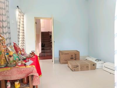 Bedroom Image of 1320 Sq.ft 2 BHK Builder Floor for sale in Jadavpur Kolkata for Rs. 7500000