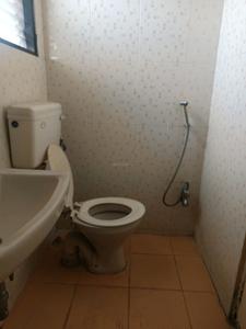 Common Bathroom Image of 1250 Sq.ft 2 BHK Apartment / Flat for rent in Magarpatta Cosmos Apartment, Magarpatta City Pune for Rs. 36000