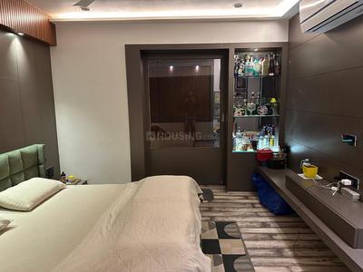 Bedroom Image of 2450 Sq.ft 4 BHK Apartment / Flat for rent in Happy Home Happy Glorious Phase 2, Vesu Surat for Rs. 75000