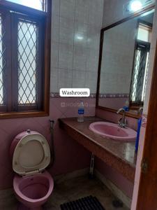Bathroom Image of 1000 Sq.ft 2 BHK Builder Floor for rent in Lajpat Nagar New Delhi for Rs. 60000