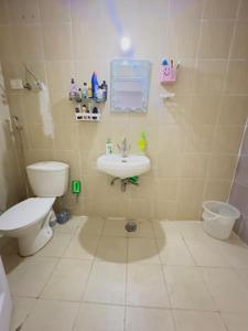 Bathroom Image of 1096 Sq.ft 2 BHK Apartment / Flat for rent in Ghukna Ghaziabad for Rs. 19000