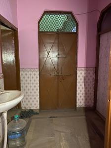Bathroom Image of 600 Sq.ft 1 BHK Builder Floor for sale in Lal Kuan New Delhi for Rs. 3200000