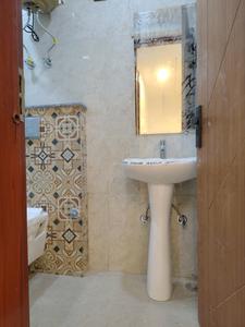 Common Bathroom Image of 1300 Sq.ft 3 BHK Apartment / Flat for rent in Rajpur New Delhi for Rs. 40000