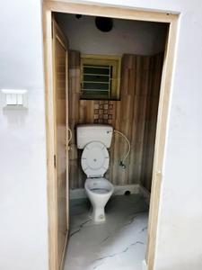 Bathroom Image of 860 Sq.ft 2 BHK Apartment / Flat for sale in Santoshpur Kolkata for Rs. 3620000