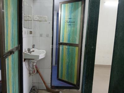 Bathroom Image of 520 Sq.ft 1 BHK Apartment / Flat for rent in Agripada Mumbai for Rs. 45000