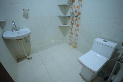 Bathroom Image of 760 Sq.ft 2 BHK Apartment / Flat for sale in Nikhil Paradise, Manghatai Agra for Rs. 3500000