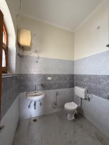 Bathroom Image of 1200 Sq.ft 1.5 BHK Builder Floor for rent in Majra Dehradun for Rs. 11000