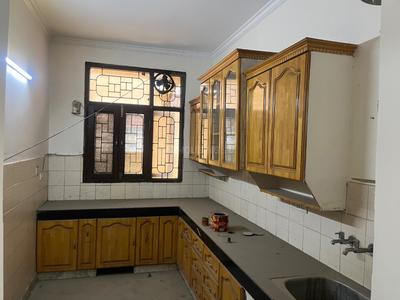 Kitchen Image of 1900 Sq.ft 3 BHK Builder Floor for rent in Mansarover Garden New Delhi for Rs. 40000