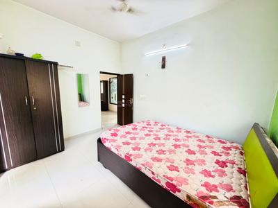 Bedroom Image of 1350 Sq.ft 1.5 BHK Independent House for rent in Satellite Ahmedabad for Rs. 25500