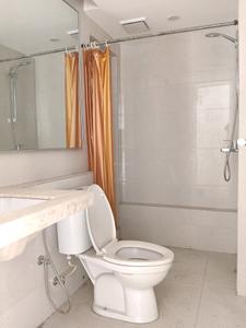 Common Bathroom Image of 430 Sq.ft 1 BHK Apartment / Flat for rent in Hiranandani Solitaire B, Hiranandani Estate Thane for Rs. 37000