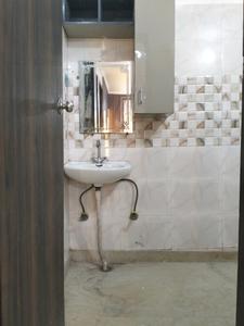 Common Bathroom Image of 850 Sq.ft 2 BHK Builder Floor for rent in Shahdara New Delhi for Rs. 18000