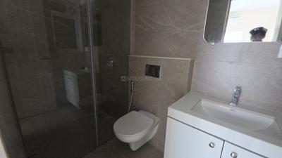 Bathroom Image of 780 Sq.ft 1.5 BHK Apartment / Flat for rent in Keystone Rustomjee Cleon, Bandra East Mumbai for Rs. 86000