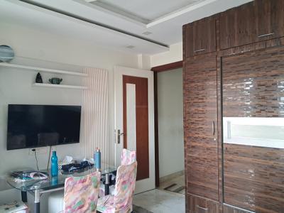 Bedroom Image of 990 Sq.ft 2 BHK Builder Floor for rent in Mansarover Garden New Delhi for Rs. 40000