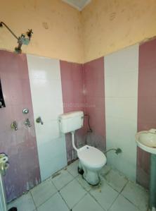 Bathroom Image of 1000 Sq.ft 2 BHK Builder Floor for rent in Kharar Mohali for Rs. 9500