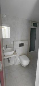 Bathroom Image of 950 Sq.ft 2 BHK Apartment / Flat for sale in Mundara Adhrit Towers, Malad West Mumbai for Rs. 28000000