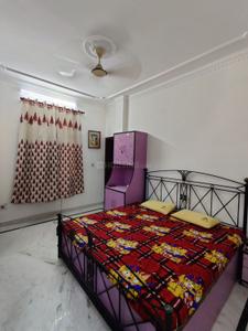 Bedroom Image of 1100 Sq.ft 3 BHK Builder Floor for rent in Ramesh Nagar New Delhi for Rs. 32000
