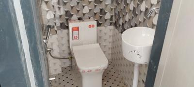 Bathroom Image of 450 Sq.ft 1 BHK Builder Floor for rent in Sector 110 Gurgaon for Rs. 9000