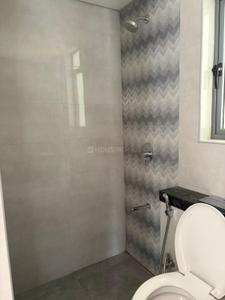 Bathroom Image of 650 Sq.ft 1.5 BHK Apartment / Flat for rent in Kalpataru Elitus, Mulund West Mumbai for Rs. 52000
