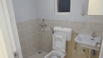 Bathroom Image of 1000 Sq.ft 3 BHK Apartment / Flat for sale in ROF Amaltas, Sector 92 Gurgaon for Rs. 7500000