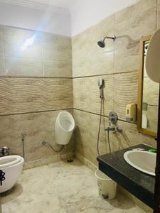 Bathroom Image of 1880 Sq.ft 3 BHK Builder Floor for rent in Big Block Builder Floor, Sector 46 Gurgaon for Rs. 55000