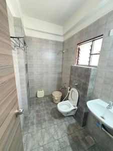 Bathroom Image of 1450 Sq.ft 4 BHK Independent House for rent in Atladara Vadodara for Rs. 25000