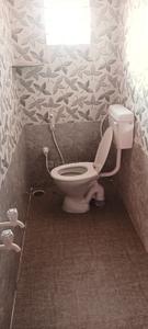 Bathroom Image of 1100 Sq.ft 2 BHK Apartment / Flat for rent in Sunnambu Jeebi Hosur for Rs. 13000