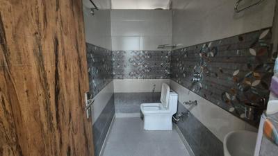 Image of 1800 Sq.ft 3 BHK Apartment / Flat for rent in Vasant Kunj, New Delhi for Rs. 80000