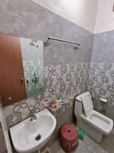Bathroom Image of 800 Sq.ft 1 BHK Independent House for rent in Kamta Lucknow for Rs. 7000
