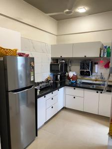 Kitchen Image of 915 Sq.ft 3 BHK Apartment / Flat for rent in Omkar Parisar, Chandkheda Ahmedabad for Rs. 32500