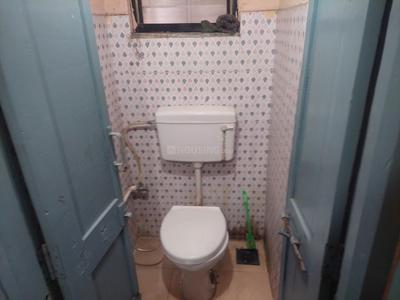 Bathroom Image of 800 Sq.ft 2 BHK Apartment / Flat for rent in Shahupuri Kolhapur for Rs. 14000