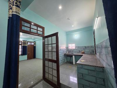 Kitchen Image of 1800 Sq.ft 2 BHK Builder Floor for rent in Krishna Nagar Lucknow for Rs. 25000
