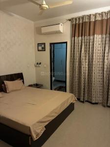 Bedroom Image of 2250 Sq.ft 4 BHK Apartment / Flat for sale in Parsvnath Prestige, Sector 93A Noida for Rs. 34500000