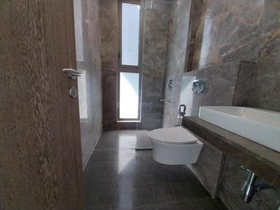 Bathroom Image of 5000 Sq.ft 6 BHK Apartment / Flat for rent in Sewri Mumbai for Rs. 650000
