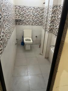 Bathroom Image of 550 Sq.ft 2 BHK Builder Floor for rent in Bharat Vihar New Delhi for Rs. 12500